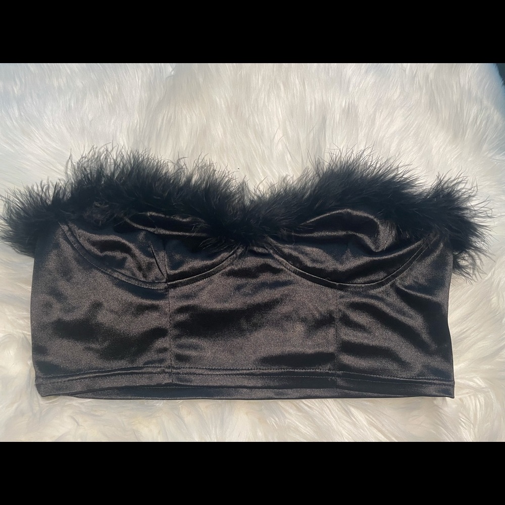 Black tube top, fuzzy border